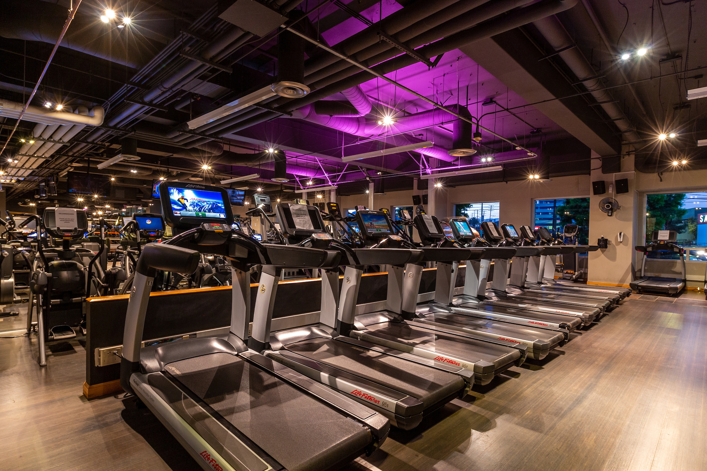 ICONFIT - West LA's new high-end fitness experience.